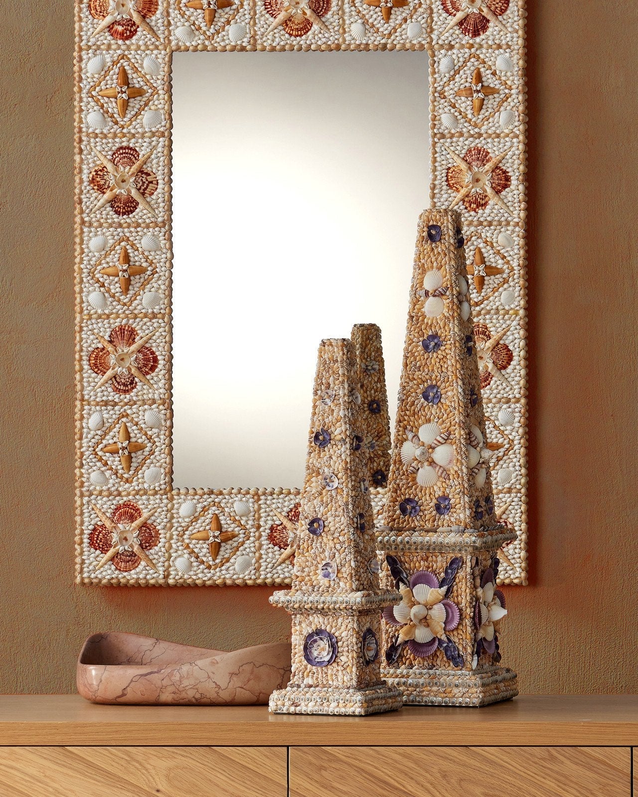 Coquillage Short Obelisk Decorative Sculpture
