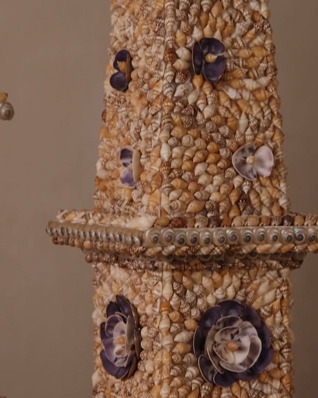 Coquillage Short Obelisk Decorative Sculpture
